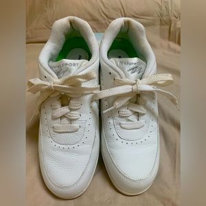 Women’s Walking Shoe 6.5 M